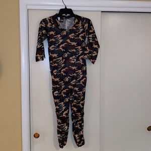 Camouflage costume with hat